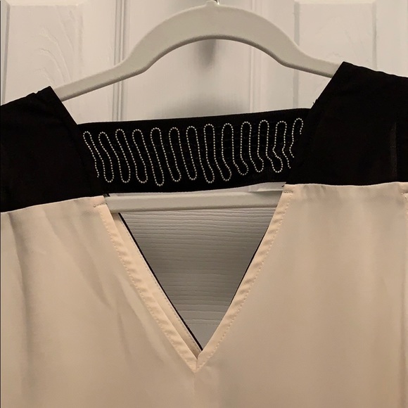 🆕 Bloomingdales sleeveless high low blouse, small - Picture 3 of 6